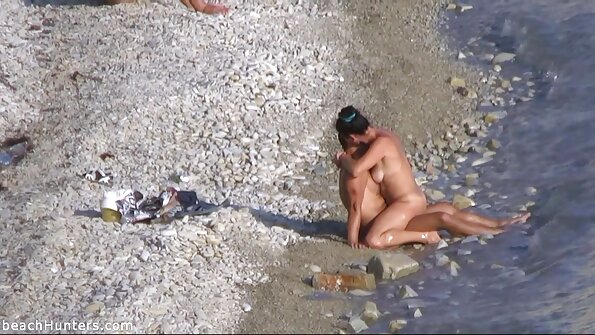 Žmona dulkinasi kartu su vaikinu, kurį jis rado internete.