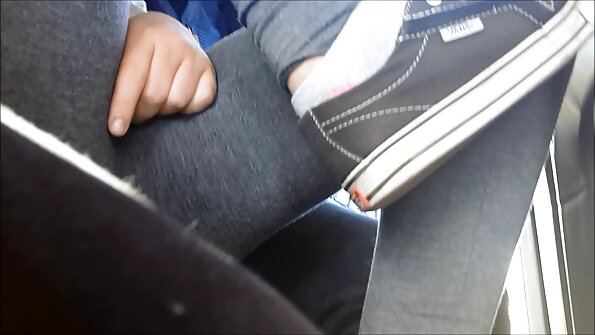 Mano užpakalio stygomis fone jo penis atrodo menkas.